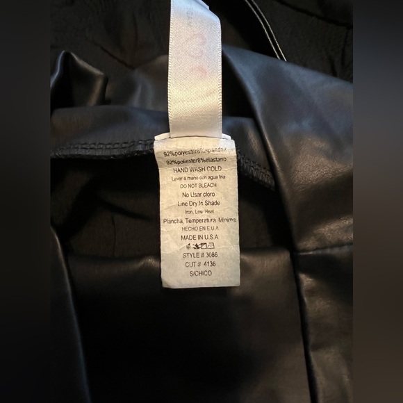 Faux Leather Leggings with Open Knee - Picture 4 of 5